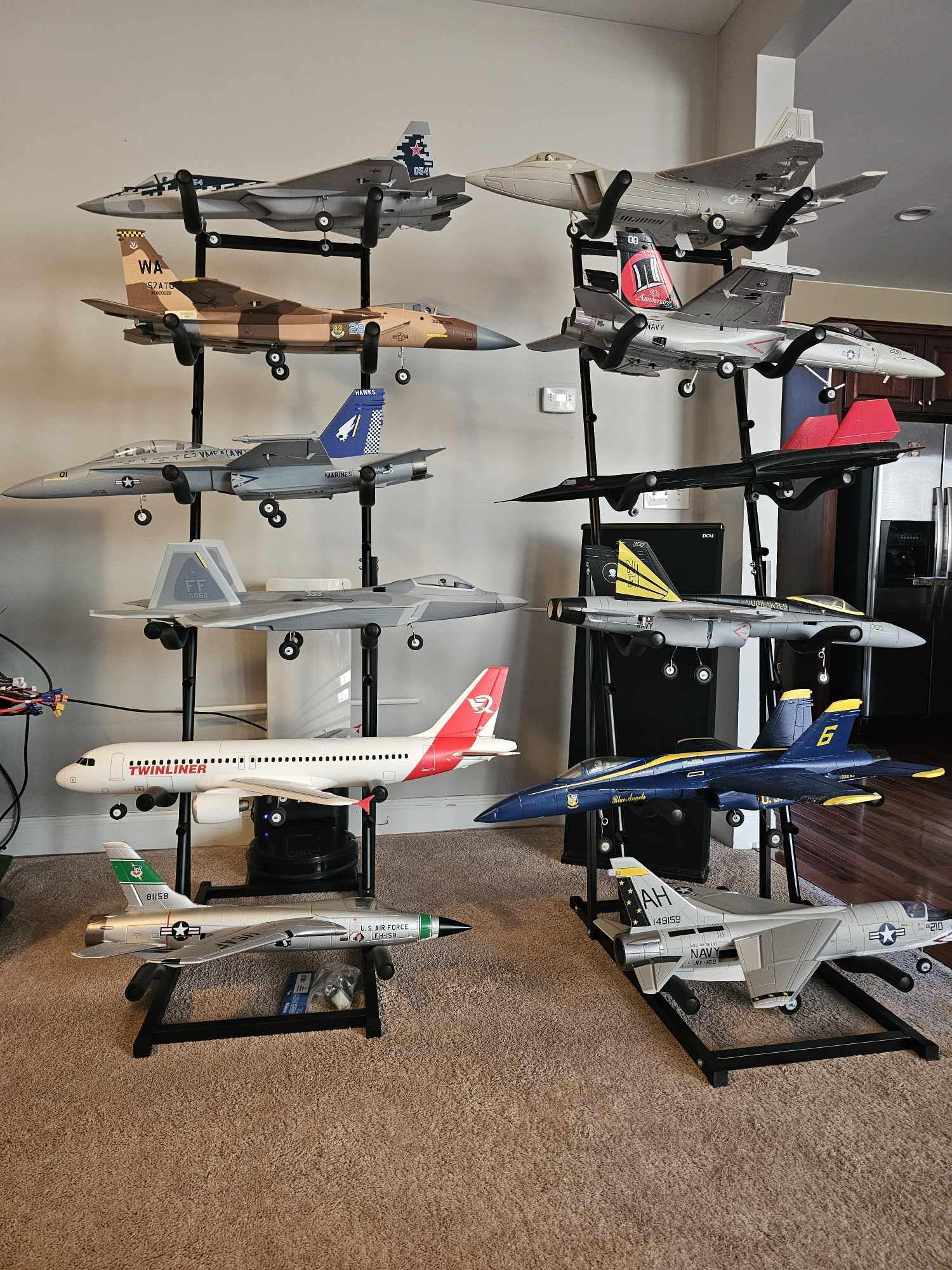 Amazon｜Banana Hobby RC飛行機収納ラックシステム (18インチ